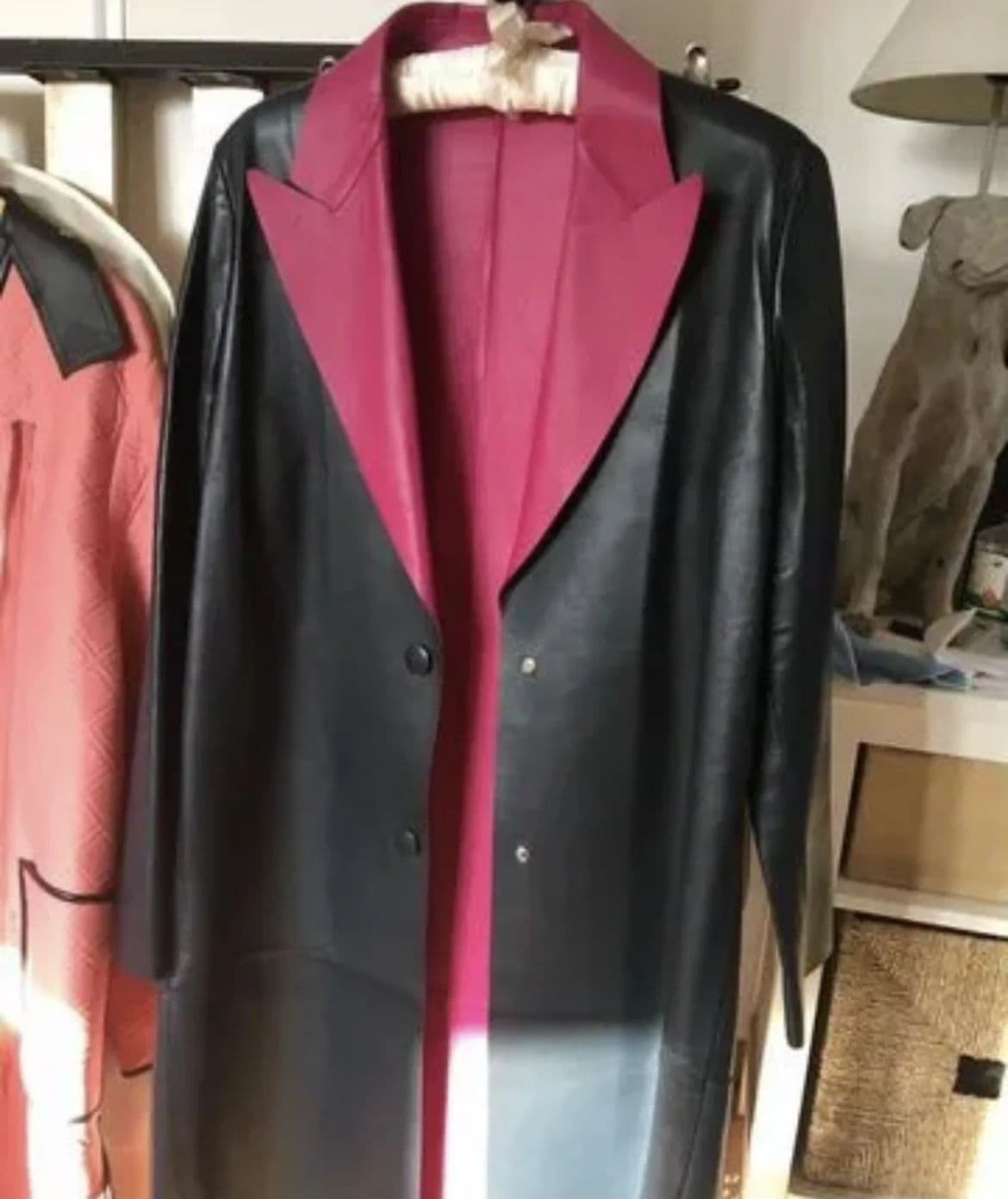 LANVIN, Пальто, Чёрное кожаное пальто с розовым воротником, фото 2